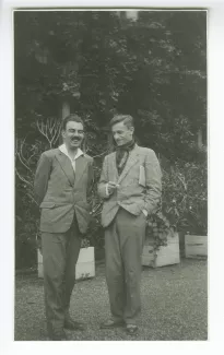 photographie de Bernard Maupoil à droite, et André Philip, aux décades de Pontigny, août 1931