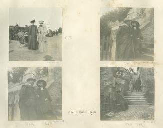 photographie de Maria Van Rysselberghe, à droite, et sa mère Sylvie Monnom, avec bagages, à la gare ferroviaire, juillet-août 1904